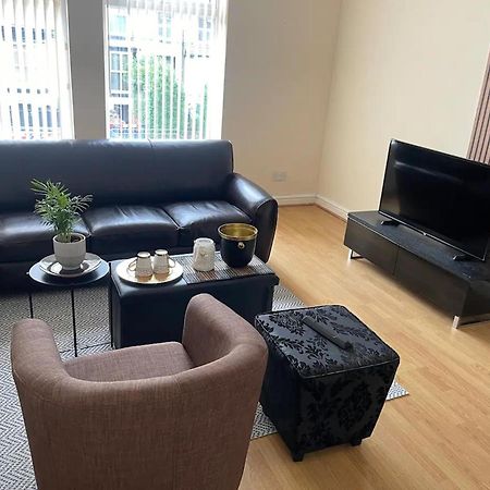 2-Bed Apartment - Sleeps 4 - Street Parking - Wifi แมนเชสเตอร์ ภายนอก รูปภาพ