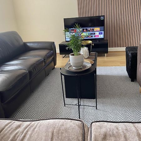 2-Bed Apartment - Sleeps 4 - Street Parking - Wifi แมนเชสเตอร์ ภายนอก รูปภาพ
