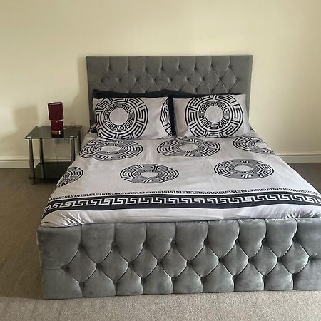 2-Bed Apartment - Sleeps 4 - Street Parking - Wifi แมนเชสเตอร์ ภายนอก รูปภาพ