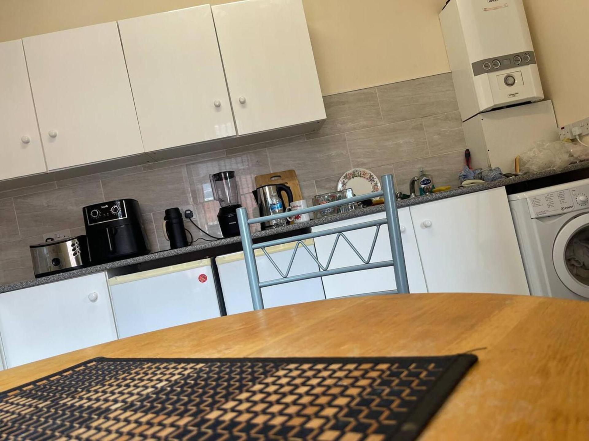 2-Bed Apartment - Sleeps 4 - Street Parking - Wifi แมนเชสเตอร์ ภายนอก รูปภาพ