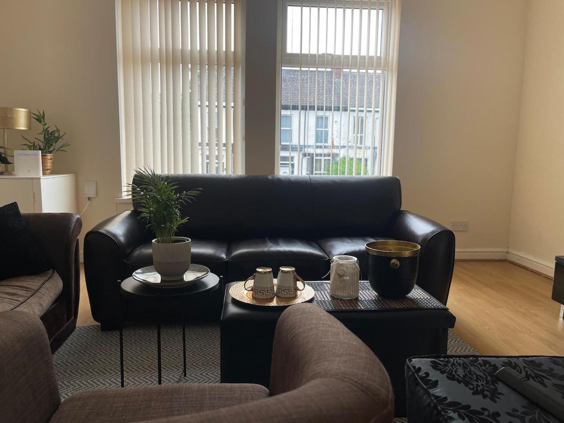 2-Bed Apartment - Sleeps 4 - Street Parking - Wifi แมนเชสเตอร์ ภายนอก รูปภาพ