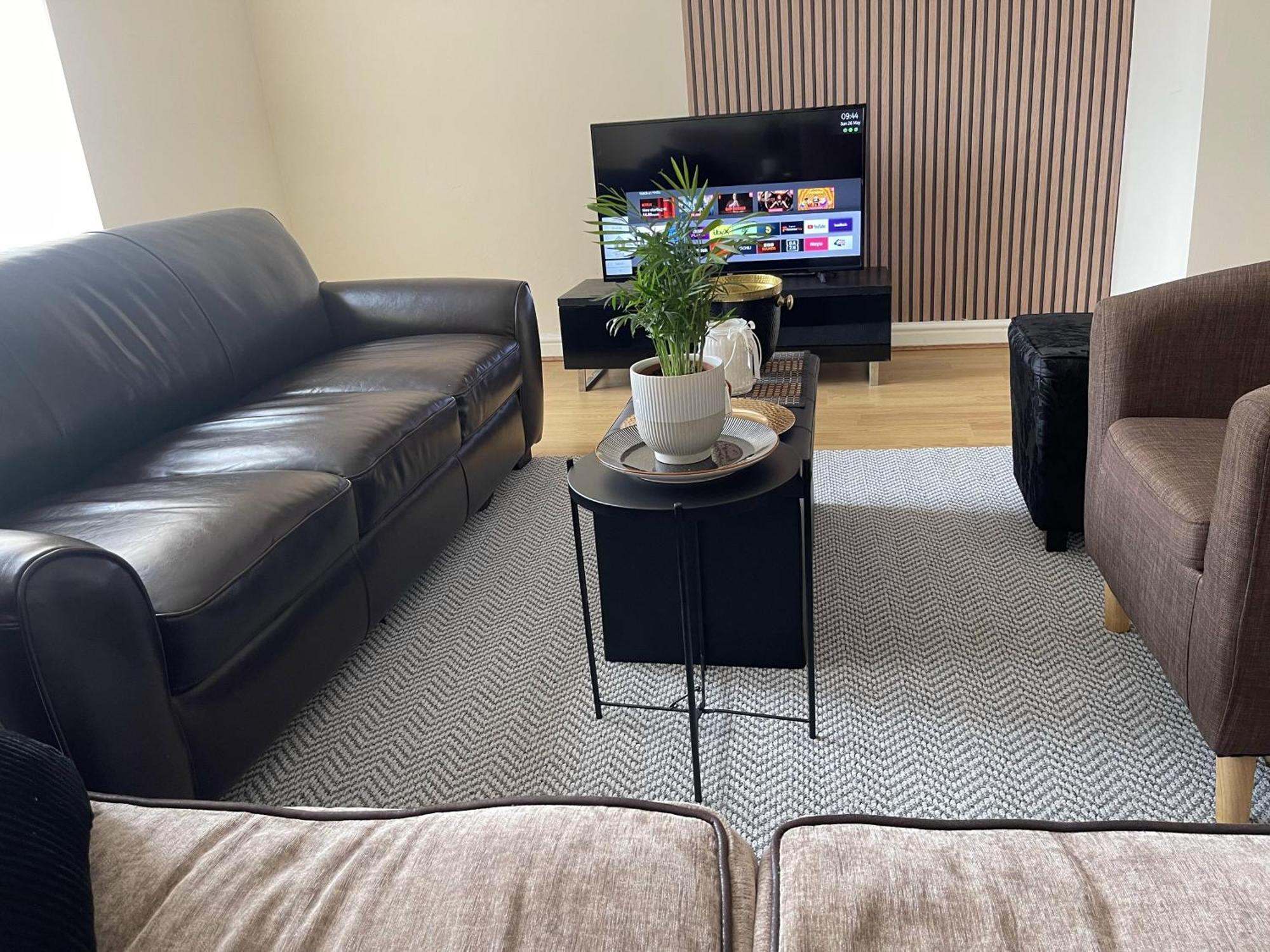 2-Bed Apartment - Sleeps 4 - Street Parking - Wifi แมนเชสเตอร์ ภายนอก รูปภาพ