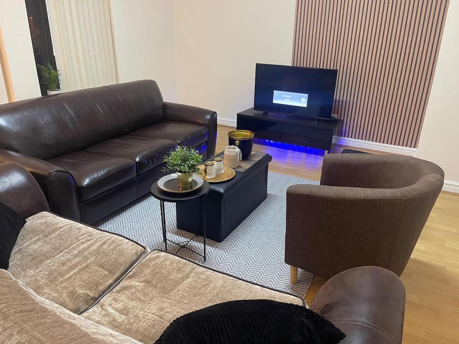 2-Bed Apartment - Sleeps 4 - Street Parking - Wifi แมนเชสเตอร์ ภายนอก รูปภาพ