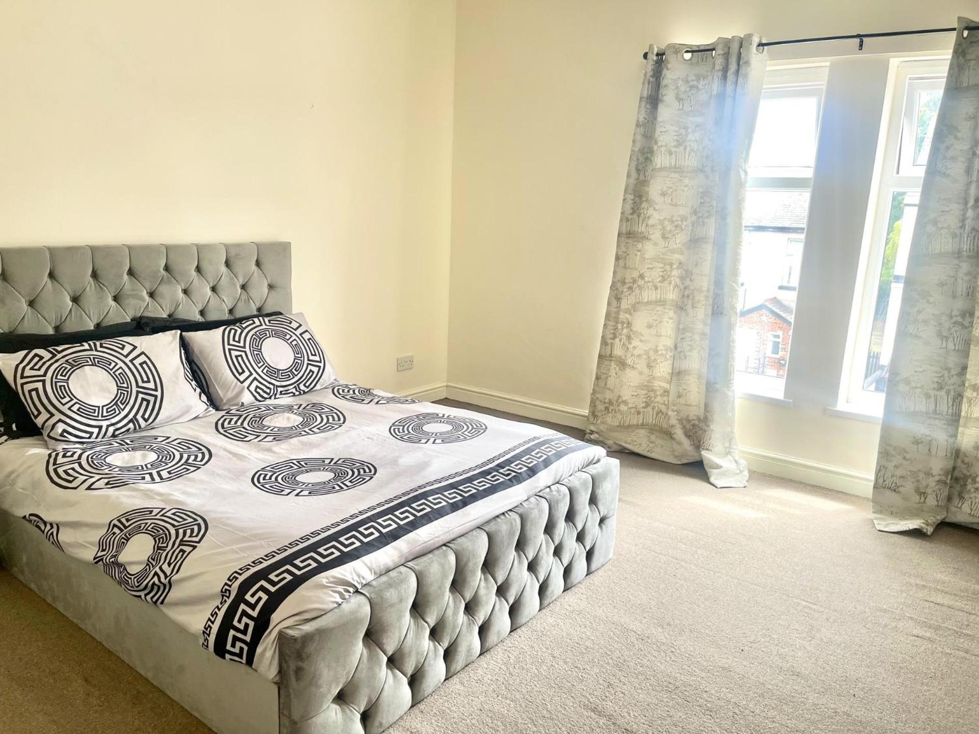2-Bed Apartment - Sleeps 4 - Street Parking - Wifi แมนเชสเตอร์ ภายนอก รูปภาพ